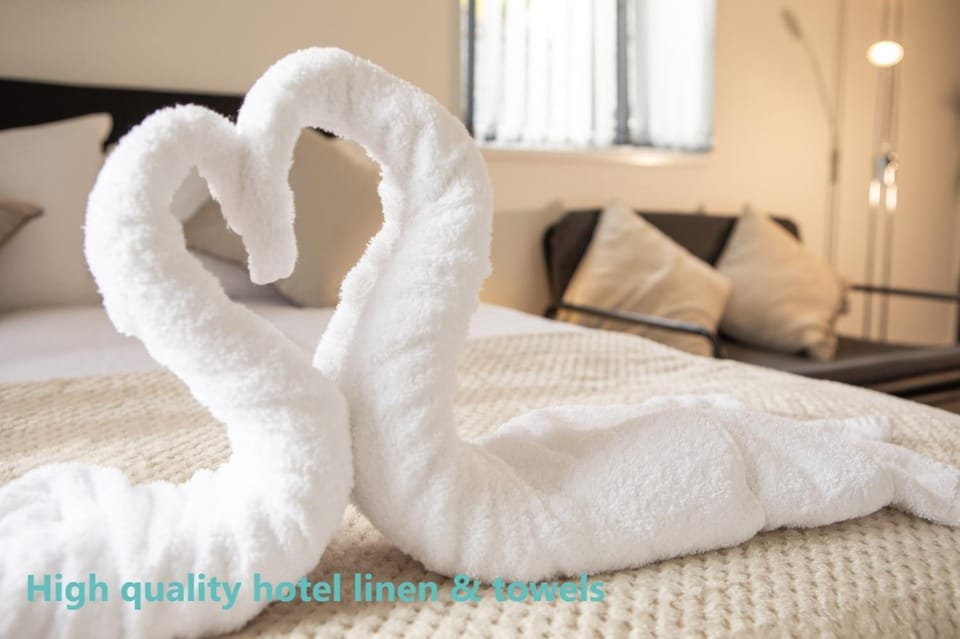 ApartHotel 5 - Fast WiFi, Hotel Linen, Keyless Entry, City only 10 Mins - BY PROPERTY PROMISE Apartment in Cardiff