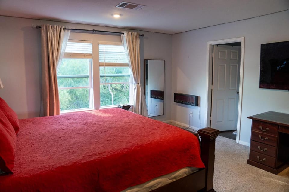 Jeneffer's Home Bed and Breakfast in Pasadena