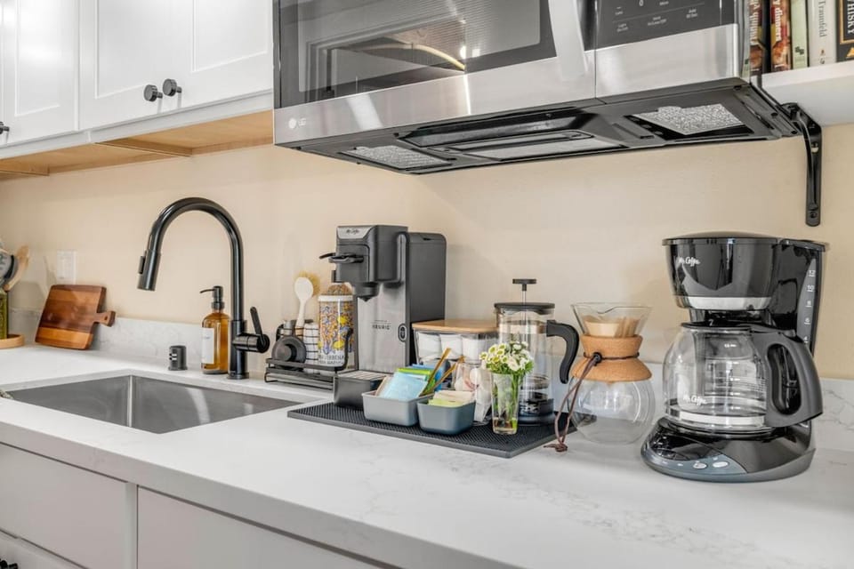 Near Downtown & Waterfront, AC, Pet Friendly Apartment in Tacoma