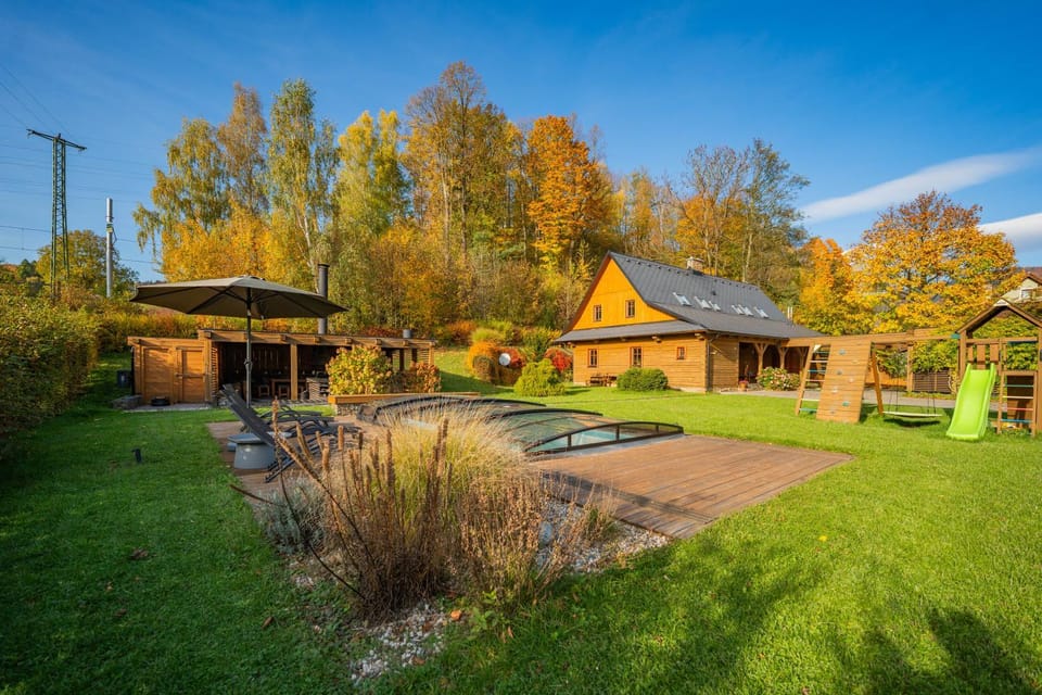 Property building, Garden, Swimming pool