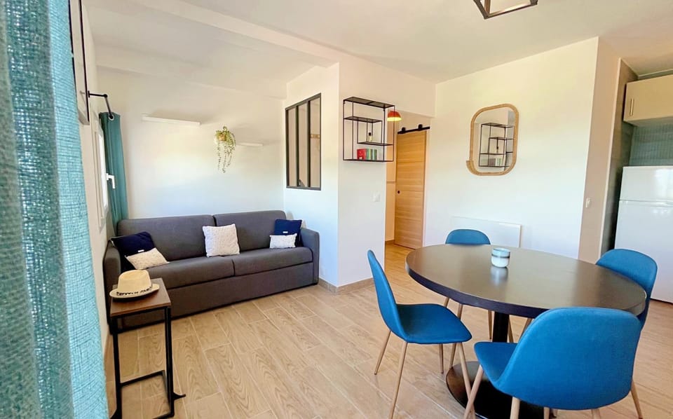 Studio Presqu'île de Giens - vue mer - Porquerolles - VILLAGE Apartment in Hyères