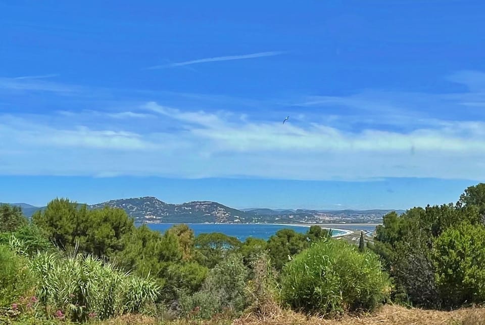 Studio Presqu'île de Giens - vue mer - Porquerolles - VILLAGE Apartment in Hyères