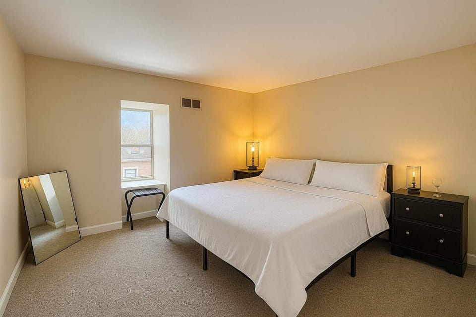 Photo of the whole room, Bedroom