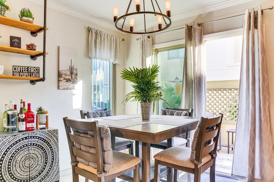 Bring Your Pet! Snowbird Haven w/ Community Pool! House in Scottsdale