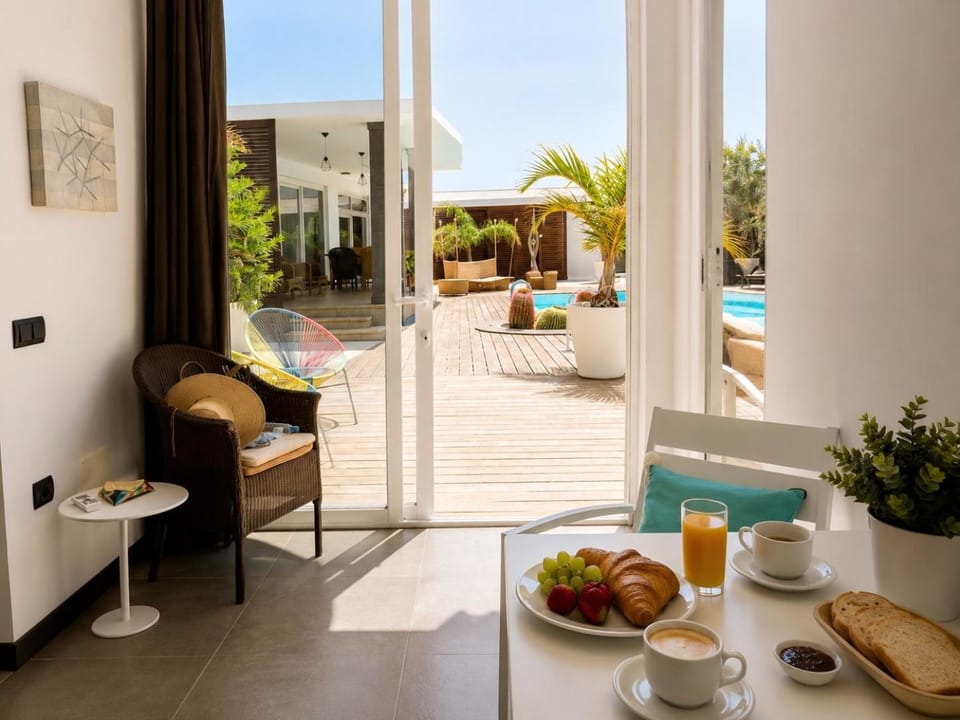 Seating area, Dining area, Pool view, Swimming pool