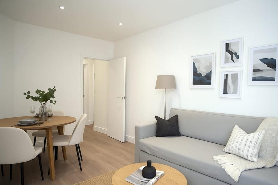 Euston, Russel Square, Kings Cross Designer's Stay Apartment in London Borough of Islington