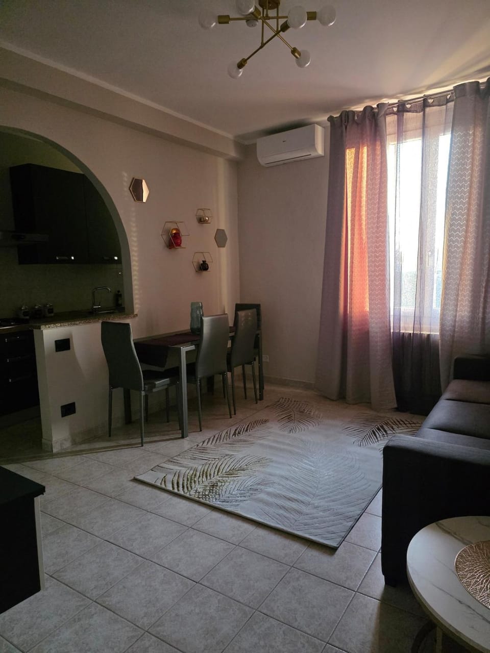 TV and multimedia, Living room, Photo of the whole room, Seating area, Dining area, Bedroom, air conditioner