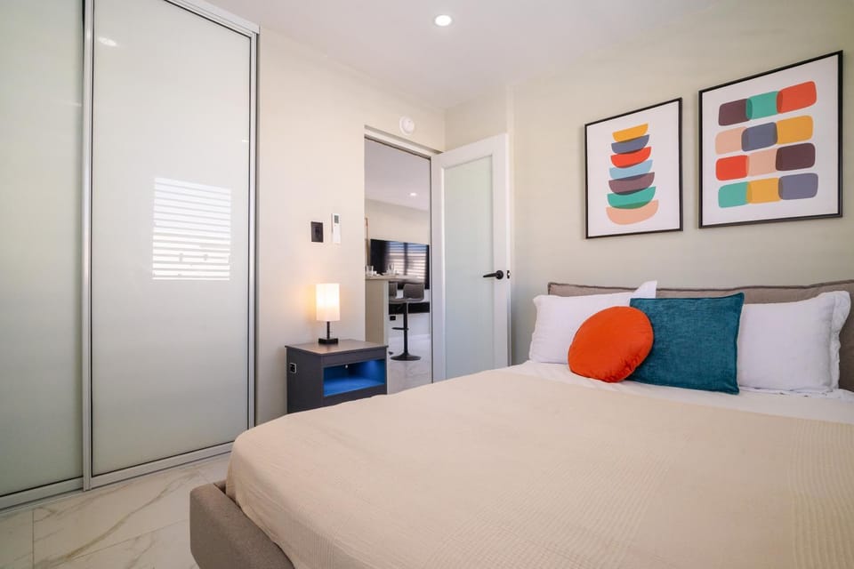 Bed, Kitchen or kitchenette, Photo of the whole room, Bedroom, air conditioner