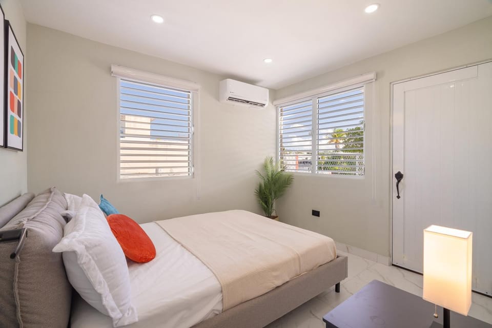 Bed, Photo of the whole room, Bedroom, internet, air conditioner
