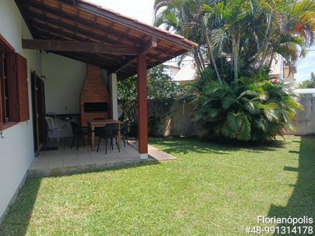 Casa 4 quartos distantes 2 quadras Praia dos Ingleses House in Florianopolis