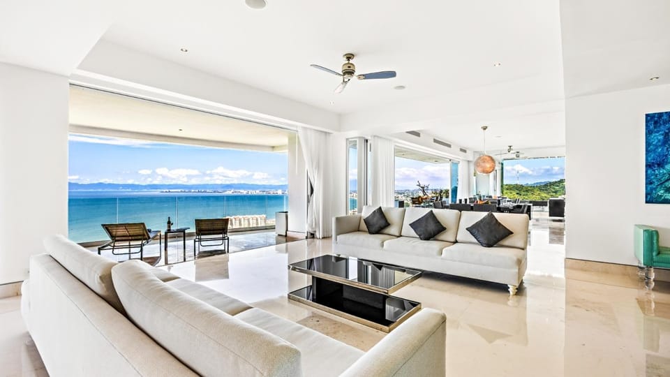Living room, Mountain view, Sea view