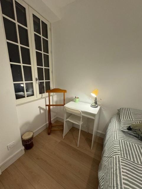 Seating area, Bedroom