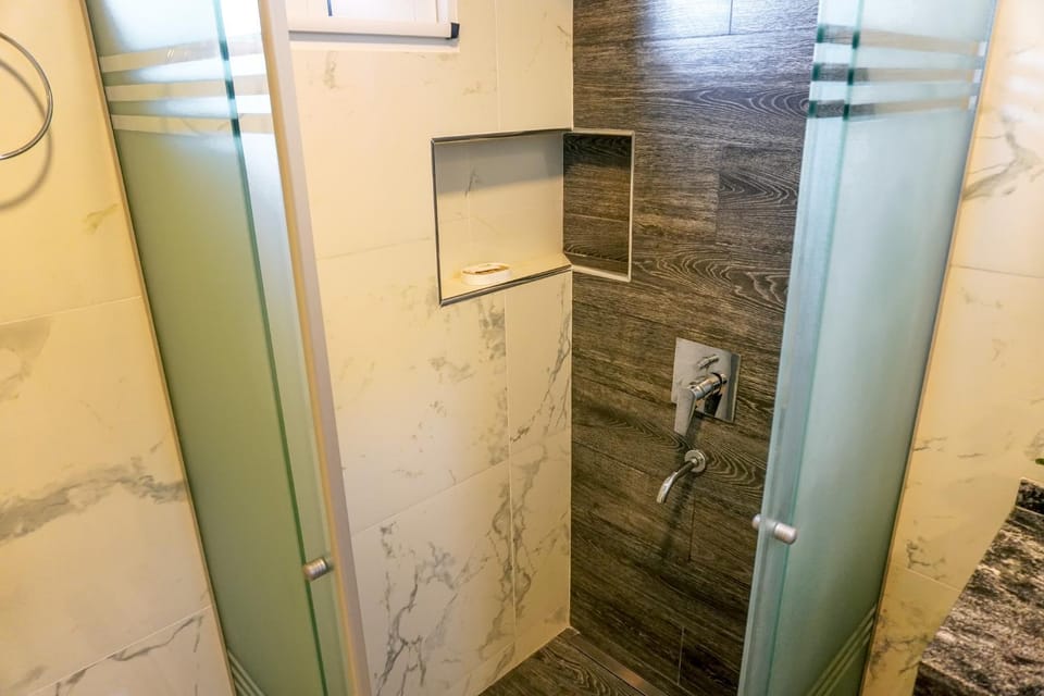 Bathroom, Bath
