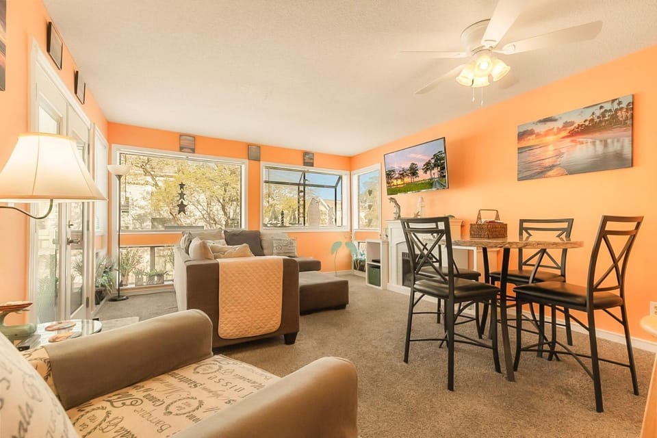 TV and multimedia, Living room, Seating area, Dining area, Evening entertainment