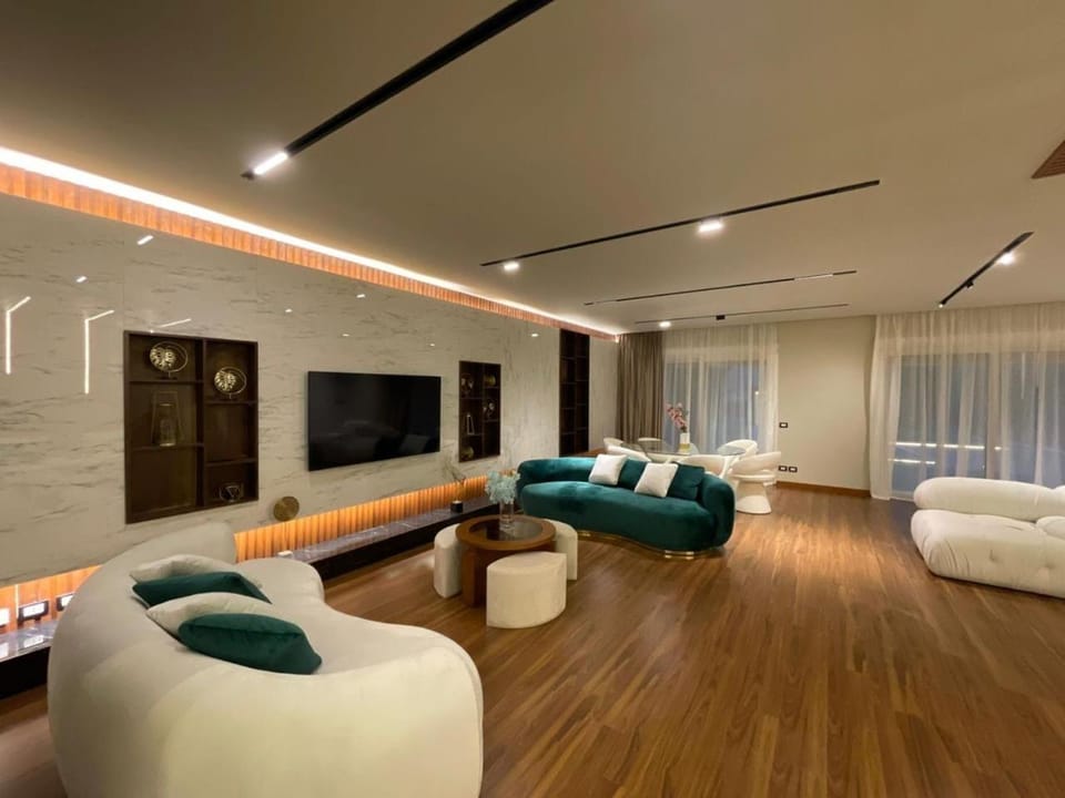 Communal lounge/ TV room, TV and multimedia, Seating area