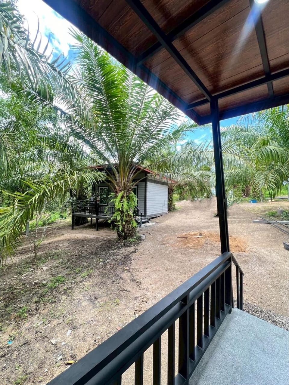 Palm tree garden house NinemintoAonangbeach House in Krabi Changwat