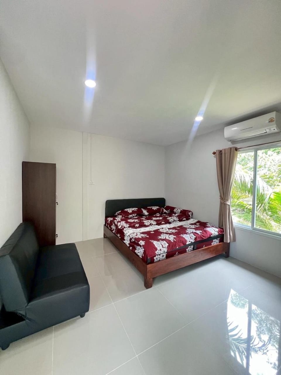 Palm tree garden house NinemintoAonangbeach House in Krabi Changwat