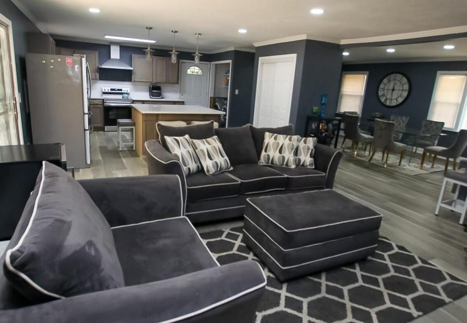 Modern 3BR-3BA Brick Home Near Everything House in Columbia