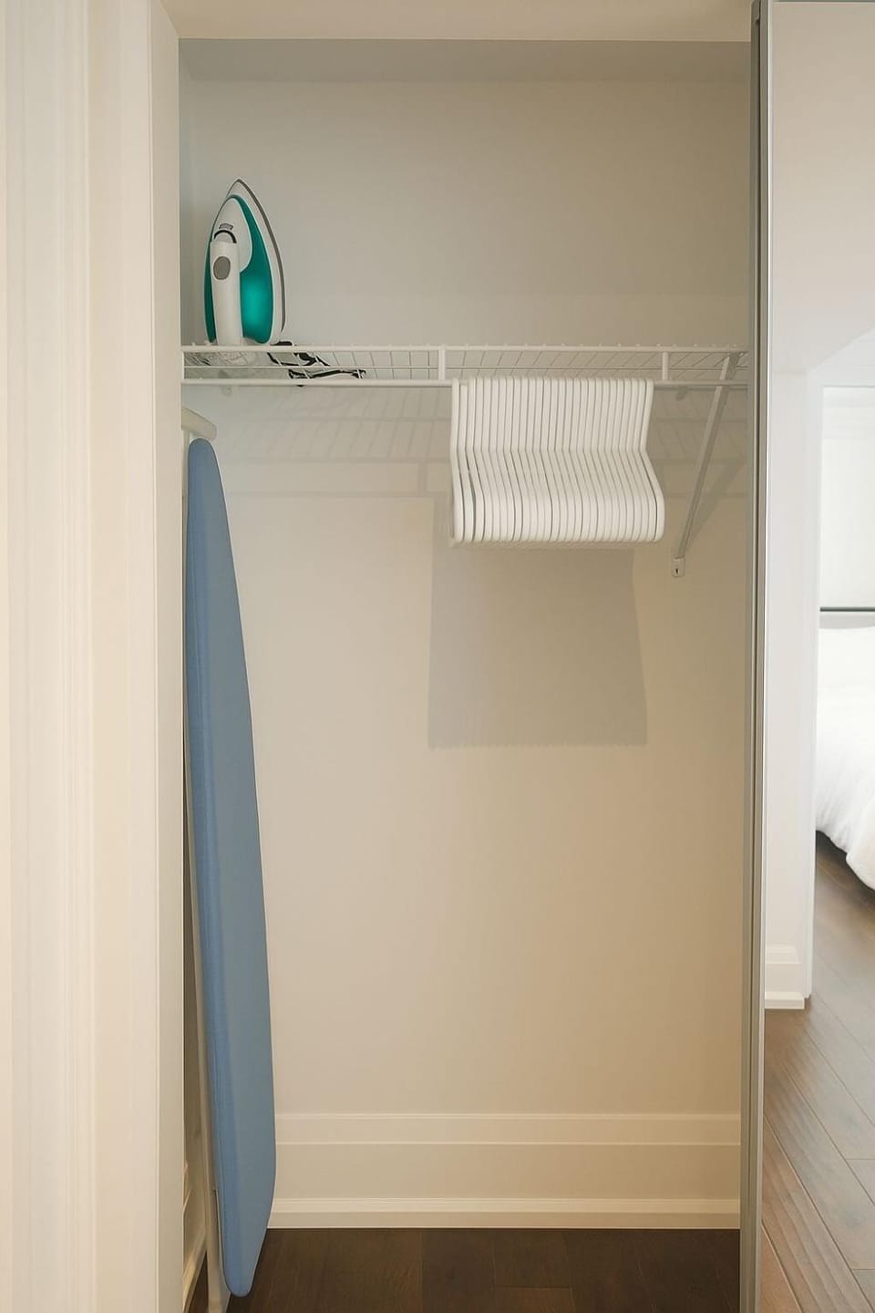 Bright 2 Bed Basement Near Square One Mall Family Friendly Stay Apartment in Mississauga