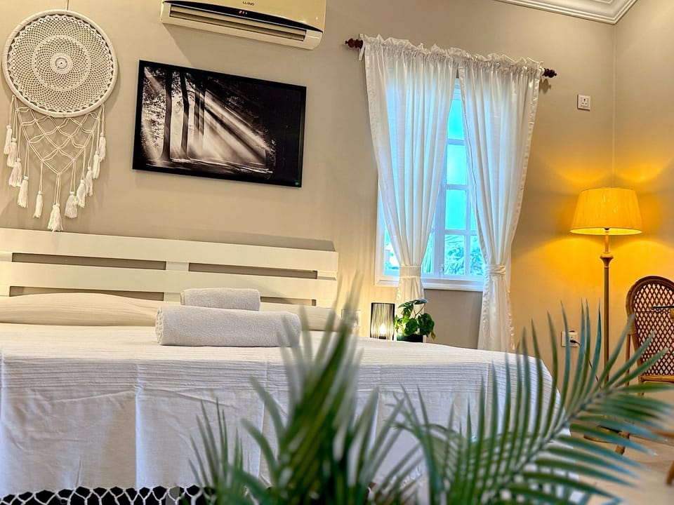 Bed, Bedroom, air conditioner