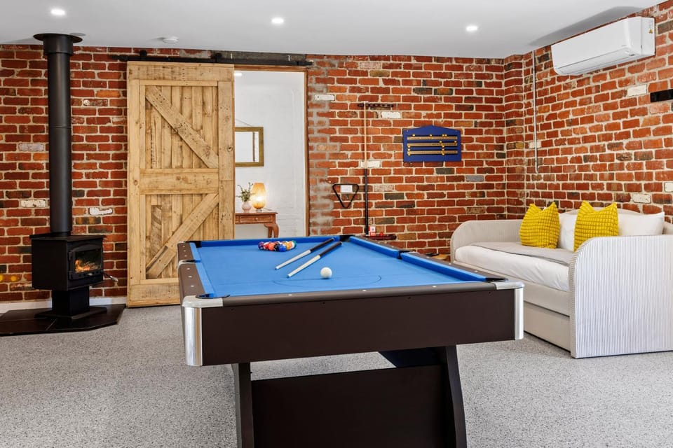 Billiard, Game Room, Seating area