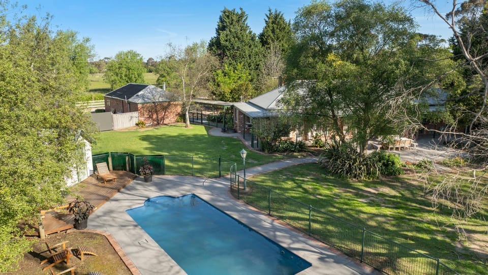 Property building, Garden view, Pool view, Swimming pool, sunbed