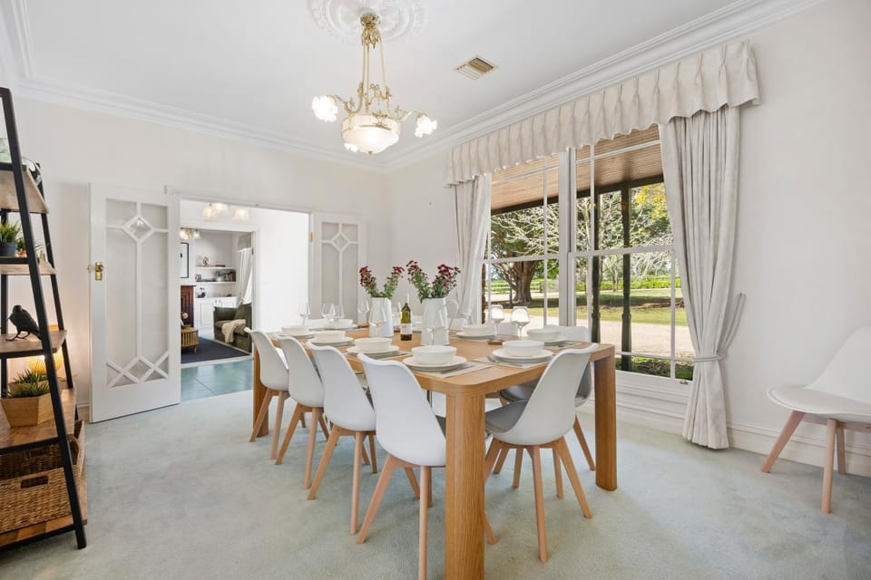 Seating area, Dining area