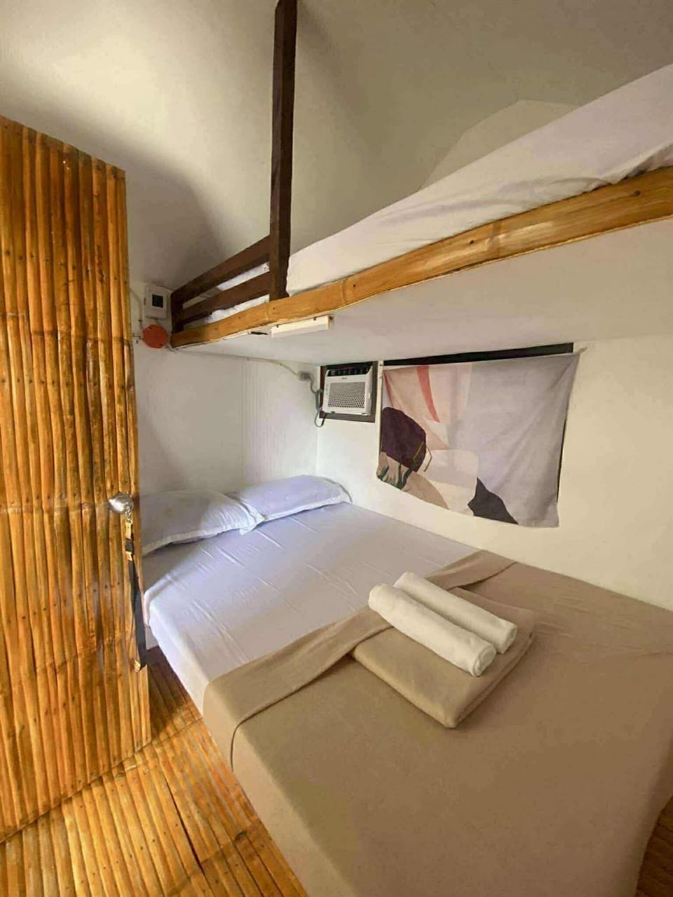 San Juan ELYU Beachfront Cabin Cabin in La Union