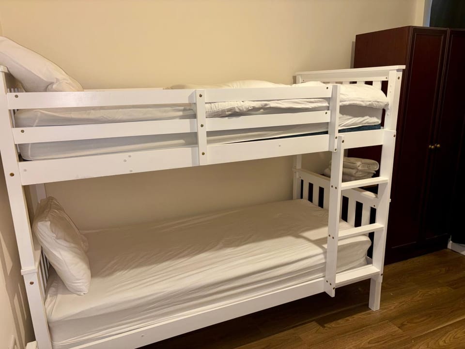 Larches lane Retreat - sleeps 5 - Wolverhampton Apartment in Wolverhampton