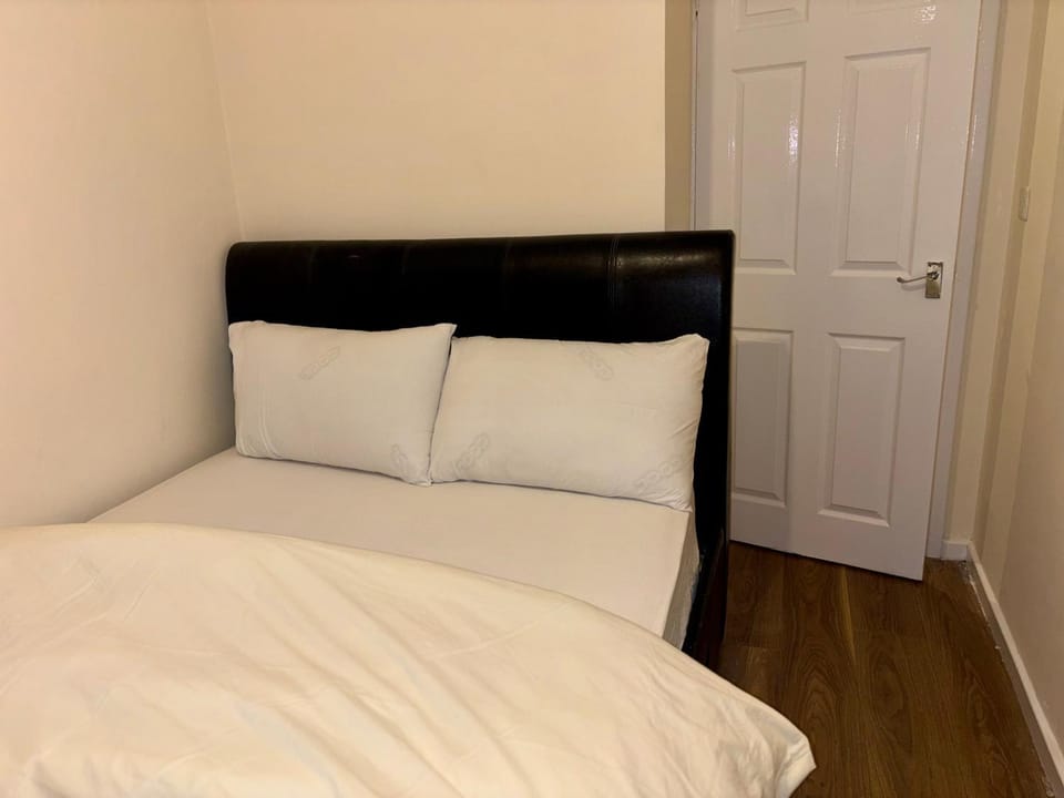 Larches lane Retreat - sleeps 5 - Wolverhampton Apartment in Wolverhampton