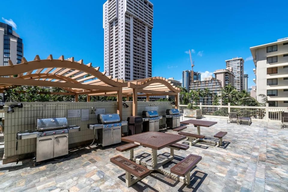 A Homie Getaway! Double Bed Studio with a VIEW Apartment hotel in Honolulu
