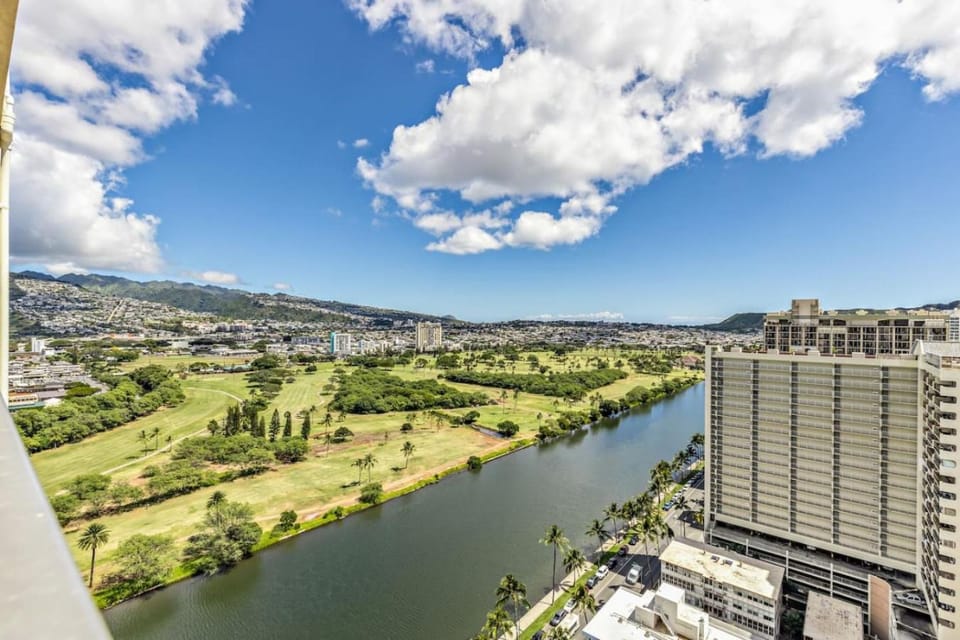 A Homie Getaway! Double Bed Studio with a VIEW Apartment hotel in Honolulu