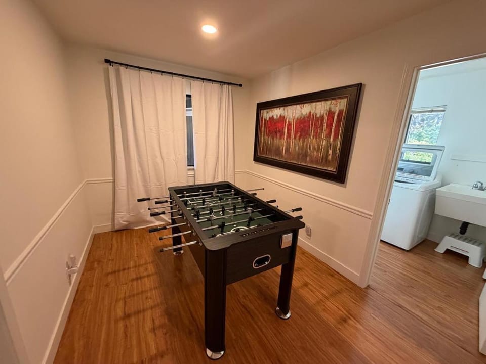 Game Room, laundry