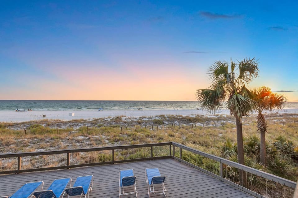 Edgewater Resort! 2BR Sleeps 9! 1st Floor Condo! by Dolce Vita Getaways PCB Apartment in Panama City Beach