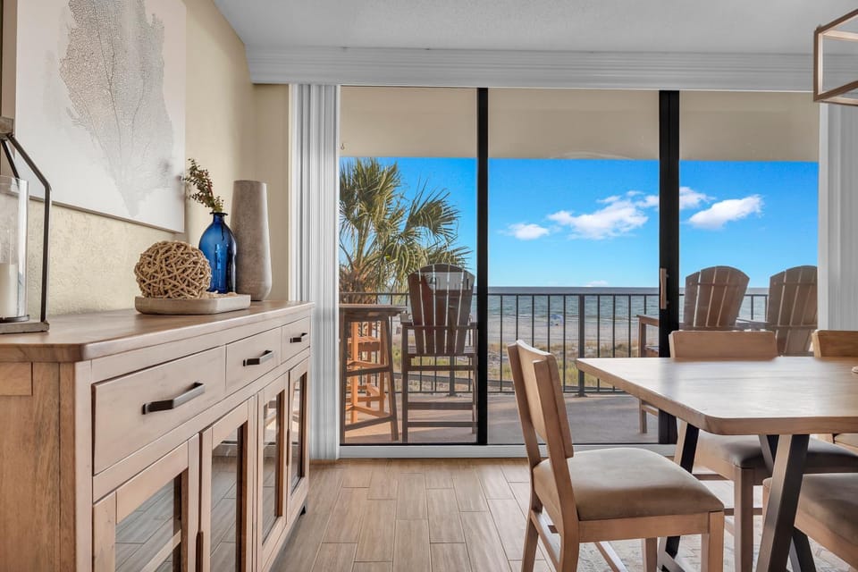 Edgewater Resort! 2BR Sleeps 9! 1st Floor Condo! by Dolce Vita Getaways PCB Apartment in Panama City Beach