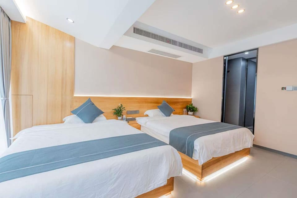 Bed, Photo of the whole room, air conditioner