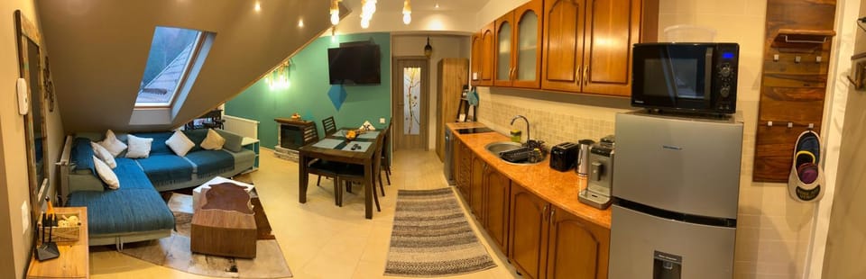 Kitchen or kitchenette, Living room