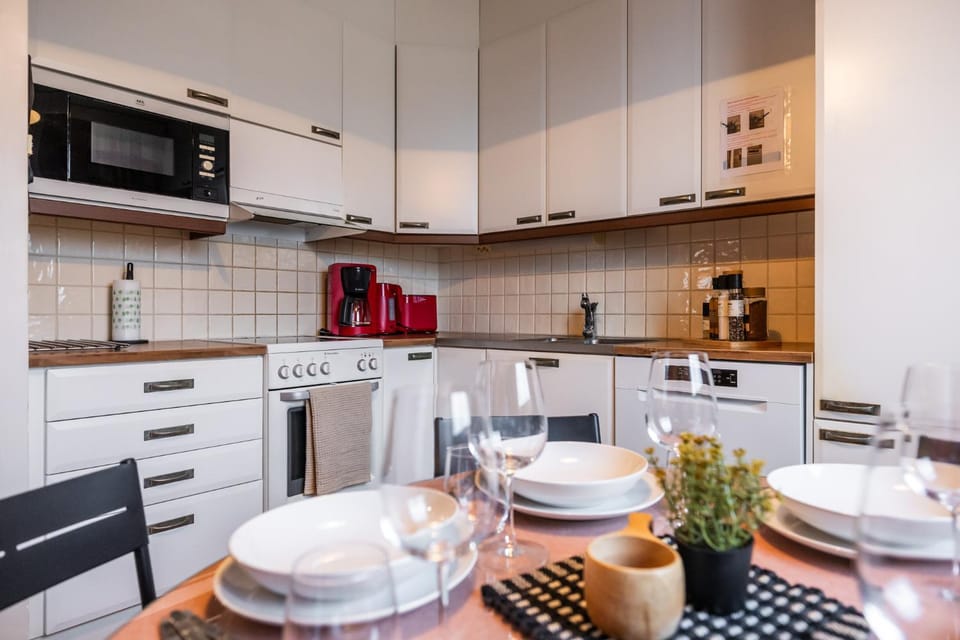 Coffee/tea facilities, Kitchen or kitchenette, Dining area, dishwasher, toaster