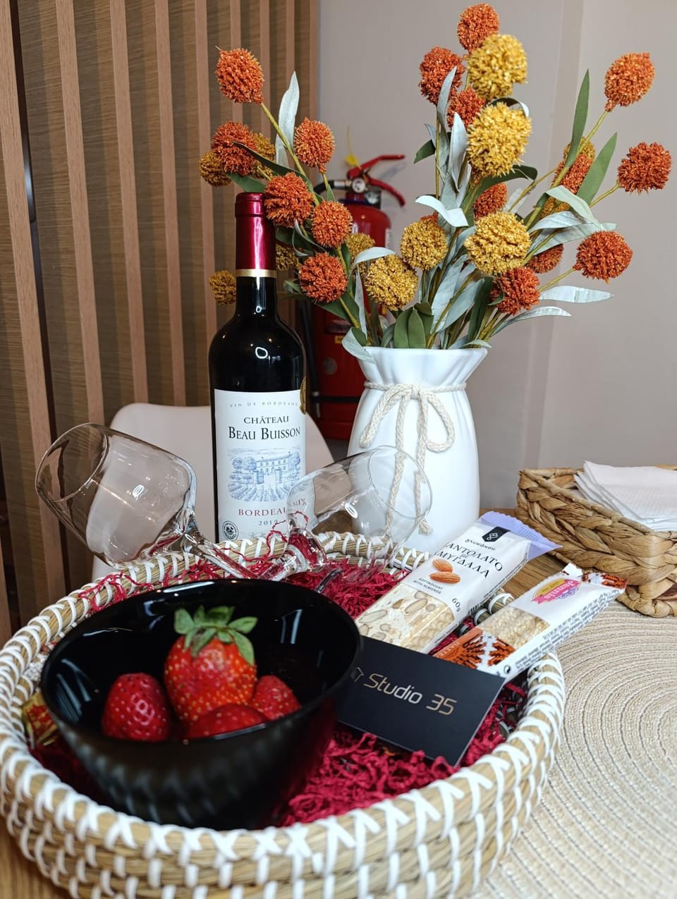 Seating area, Dining area