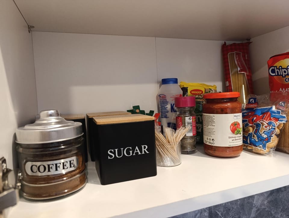 Coffee/tea facilities, Food and drinks