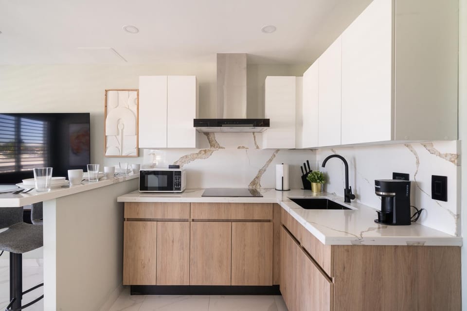 Coffee/tea facilities, Kitchen or kitchenette, dishwasher, minibar, oven, pet friendly, stove, toaster