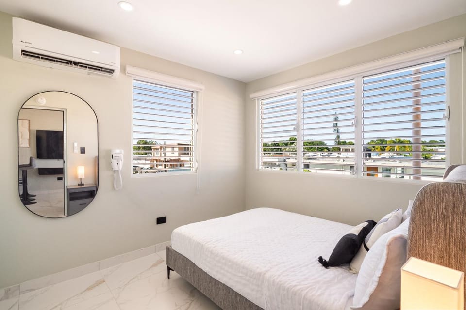 Bed, TV and multimedia, Photo of the whole room, Bedroom, air conditioner