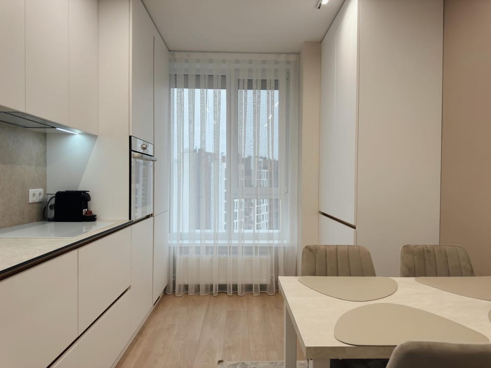 Kitchen or kitchenette, Seating area, Dining area