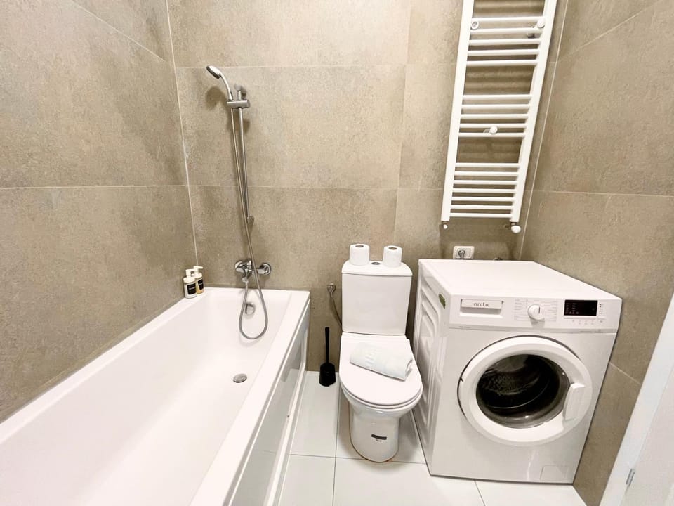 Toilet, Bathroom, Bath, washing machine