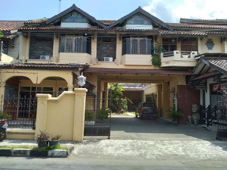 Property building, Day, Street view