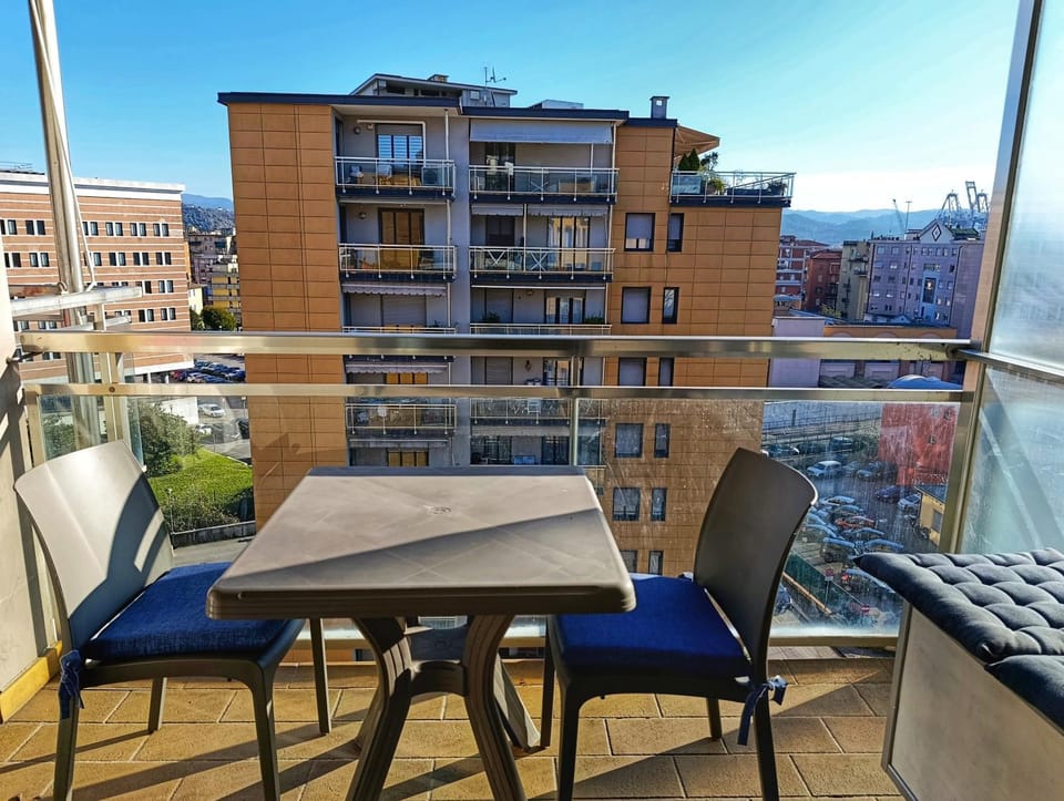 View (from property/room), Balcony/Terrace, Dining area, City view