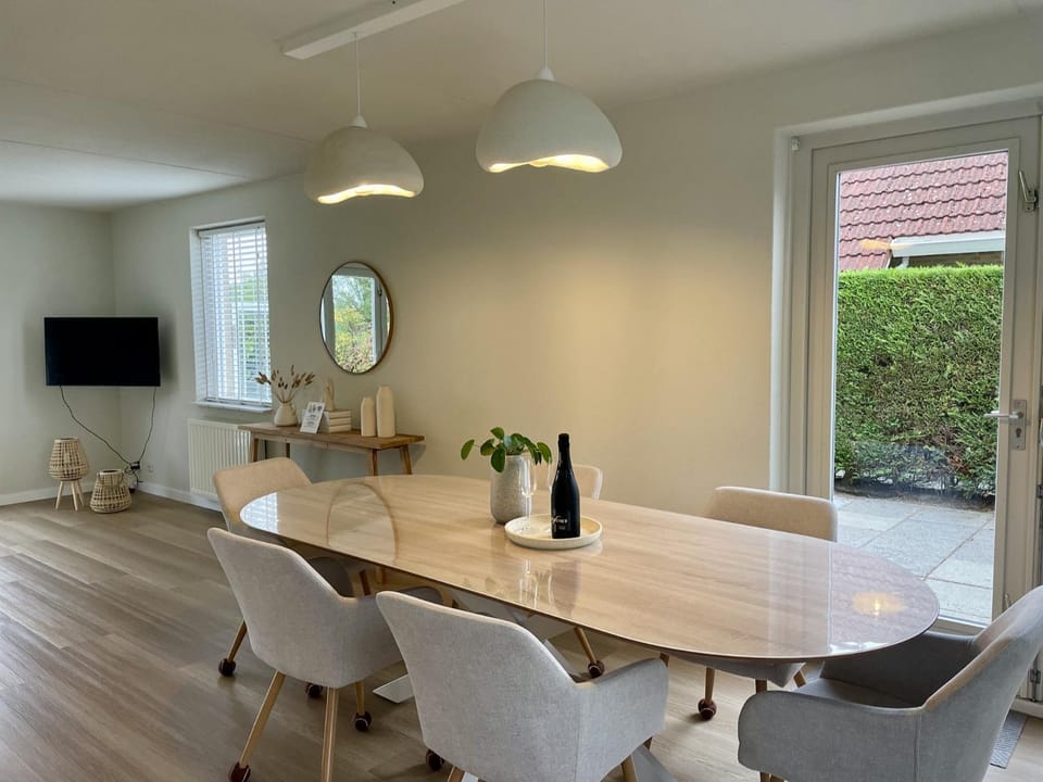 TV and multimedia, Dining area