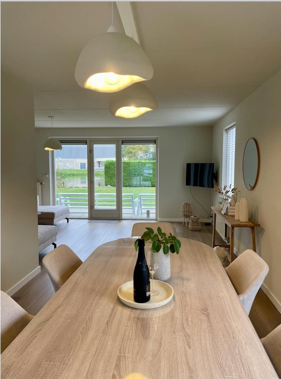 TV and multimedia, Seating area, Dining area, Garden view