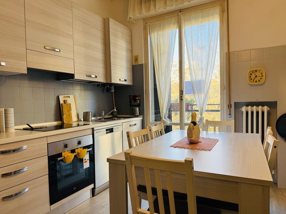 Coffee/tea facilities, Kitchen or kitchenette, Dining area, dishwasher, oven, pet friendly, stove, toaster