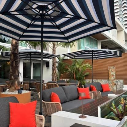 Restaurant/places to eat, Seating area